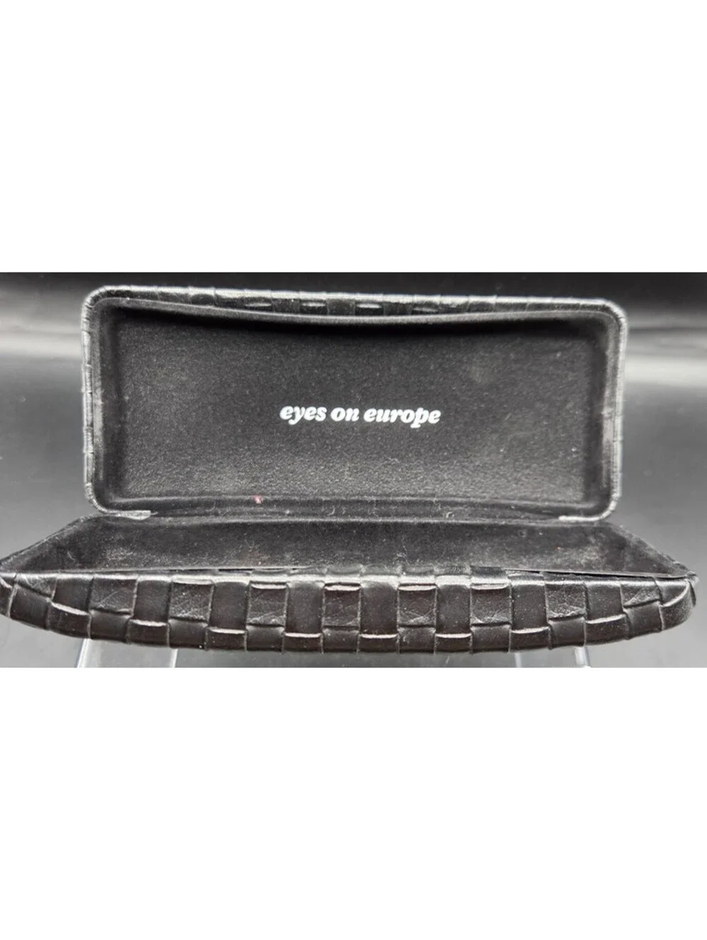 Vintage Eyes On Europe Black Woven/Reptile Texture Hard Clamshell Eyeglass Case